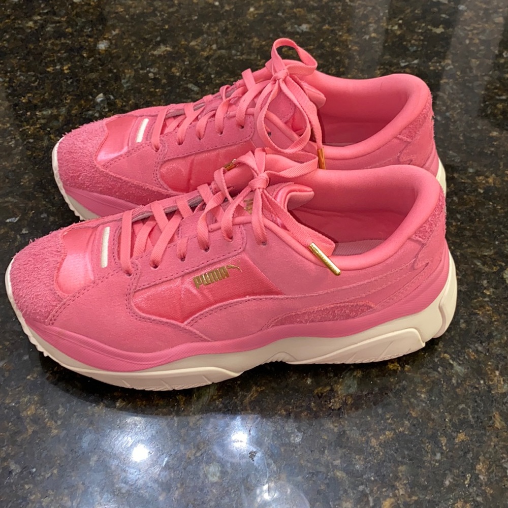 Retro Pink Pumas Size 7